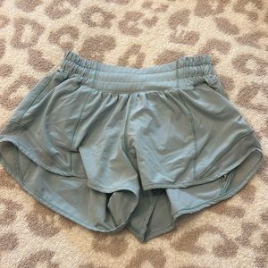 lululemon hotty hot shorts size 0 light green